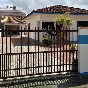 Casa de Férias Casa Lar - Curta Com A Família- Venha Passar Suas Aqui, Porto Belo
